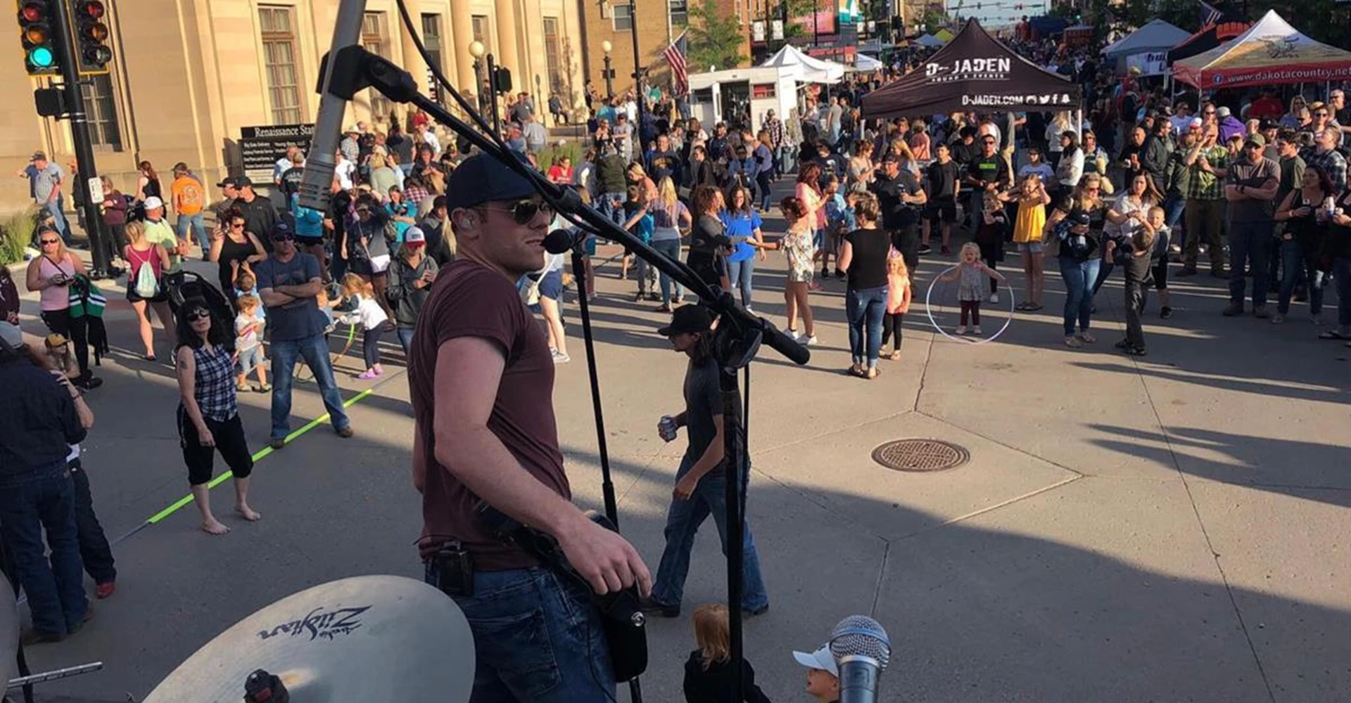 Enjoy free live music, food, and family fun at Summer Nights on Main in Williston, ND—Thursday nights, July 10–Aug 28, 2025. Kickoff July 1!